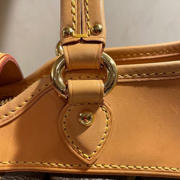 Louis Vuitton Purse - Picture 5 of 16